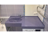 Фиолетовая столешница для ванной
